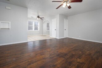 5940 NW 58th Terrace in Warr Acres, OK - Building Photo - Building Photo