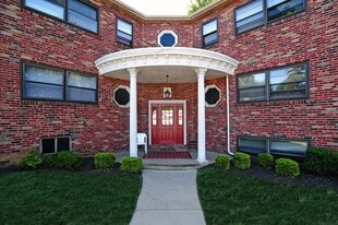 Samanna Apartments in Folsom, PA - Building Photo
