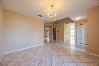 163 Jocelyn Dr in Davenport, FL - Foto de edificio - Building Photo