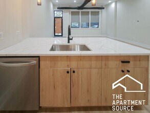 3829 N Southport Ave, Unit 1 in Chicago, IL - Building Photo - Building Photo