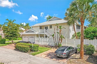433 2nd St S in Naples, FL - Foto de edificio - Building Photo