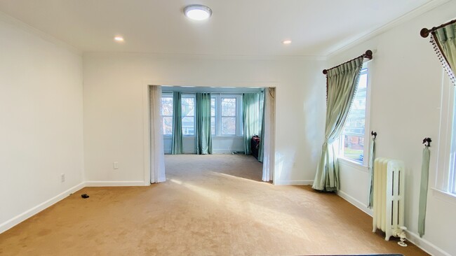 18 Whitney Ave in Floral Park, NY - Building Photo - Building Photo