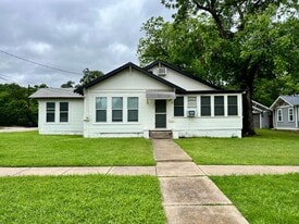 1002 Gregg St in Denton, TX - Building Photo