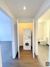 Large king size 1 bed 1 bath with washer a in New York, NY - Building Photo - Building Photo