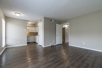 Cherry Creek Apartments in Memphis, TN - Building Photo - Interior Photo