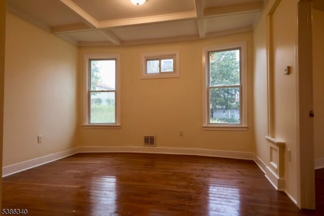 484 S 16th St, Unit 1 in Newark, NJ - Foto de edificio - Building Photo