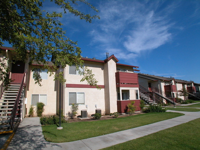 Westberry Square Apartments in Lemoore, CA - Building Photo - Building Photo