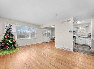 626 E 156th Pl in South Holland, IL - Building Photo - Building Photo