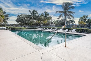Mer Soleil Apartments in Naples, FL - Building Photo