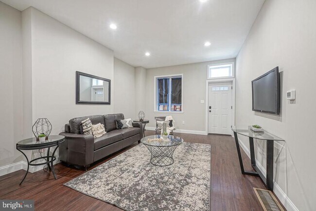 2538 Turner St in Philadelphia, PA - Building Photo - Building Photo
