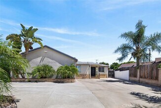 14827 Dearborn St in Los Angeles, CA - Foto de edificio - Building Photo