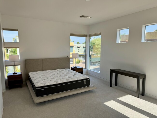 2065 Tangerine Ct in Palm Springs, CA - Building Photo - Building Photo