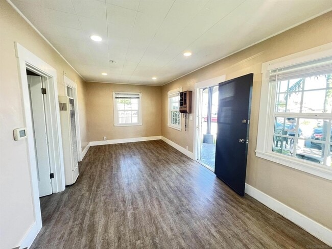 4060 Oakcrest Dr in San Diego, CA - Building Photo - Building Photo