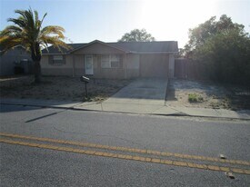11611 Constance Dr in Port Richey, FL - Building Photo