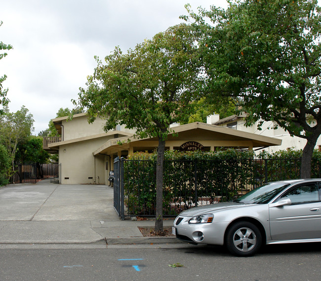 Minnalee Apartments in Novato, CA - Foto de edificio - Building Photo