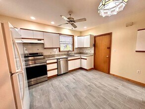 8 Berkeley St, Unit 2 in Watertown, MA - Foto de edificio - Building Photo