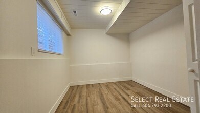 1587 Stayte Rd in White Rock, BC - Building Photo - Building Photo