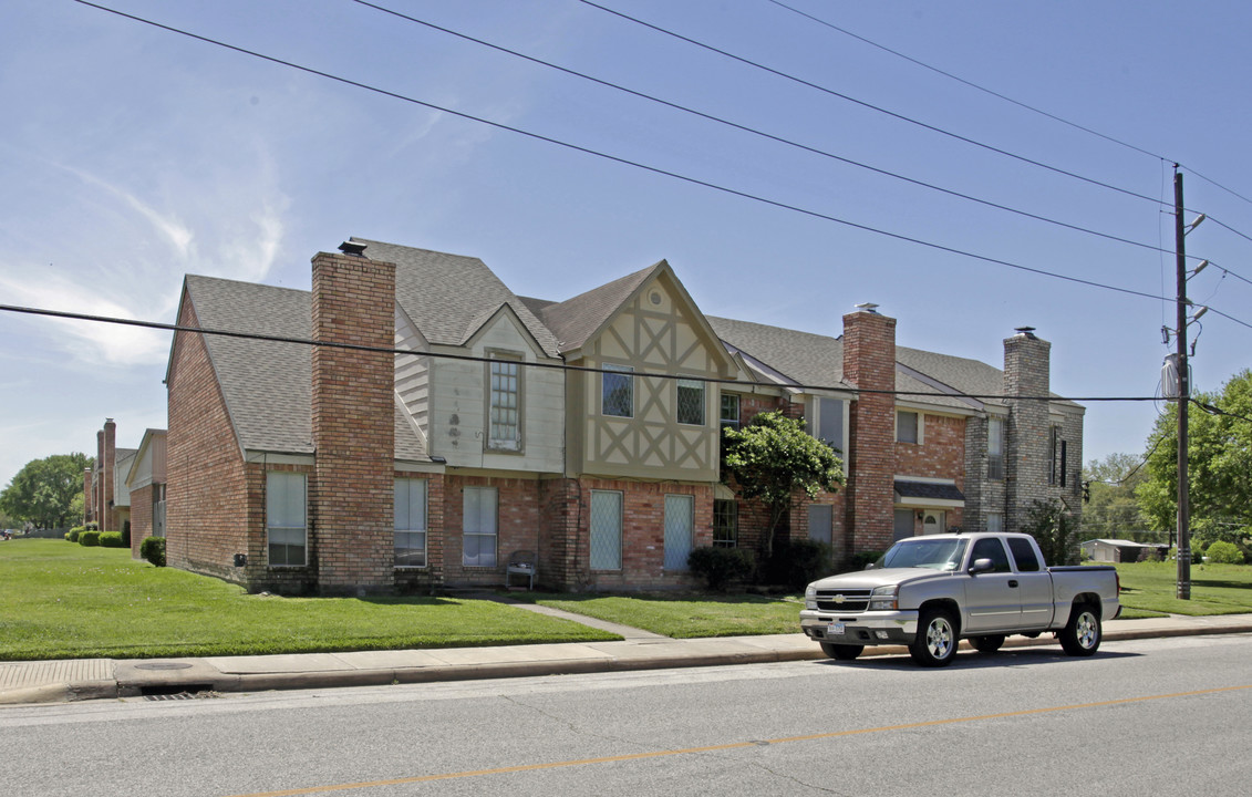 Mayfair Village Townhomes in Katy, TX - Building Photo