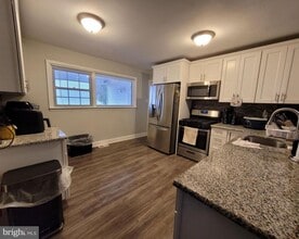 302 Iris Rd in Cherry Hill Township, NJ - Building Photo - Building Photo