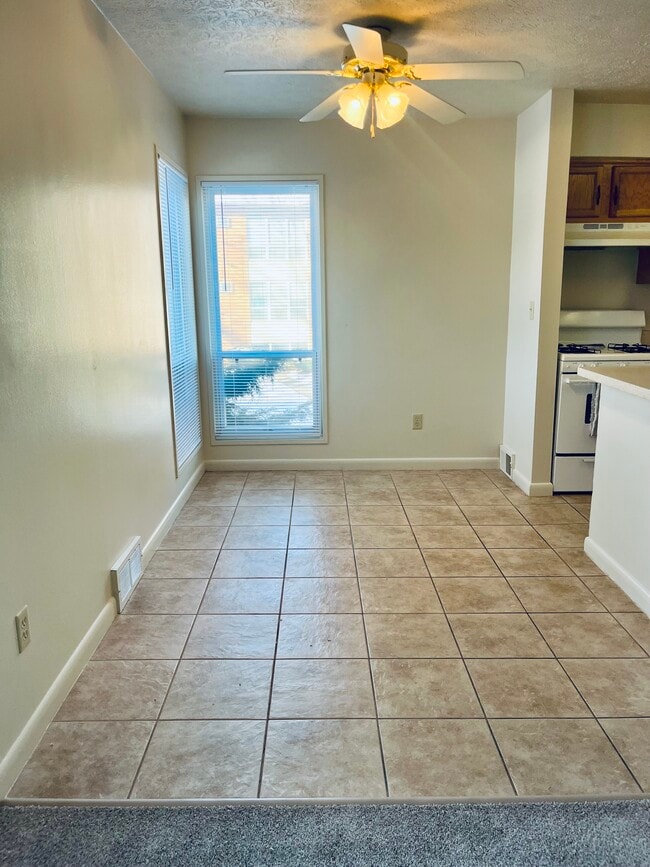 Chamberlain and Lawnfair Apartments in Fairlawn, OH - Building Photo - Building Photo