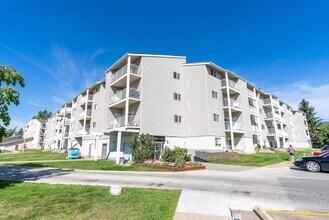 Westridge Estates B in Edmonton, AB - Building Photo - Building Photo