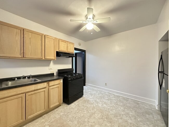 415 E 80th St in Chicago, IL - Building Photo - Building Photo