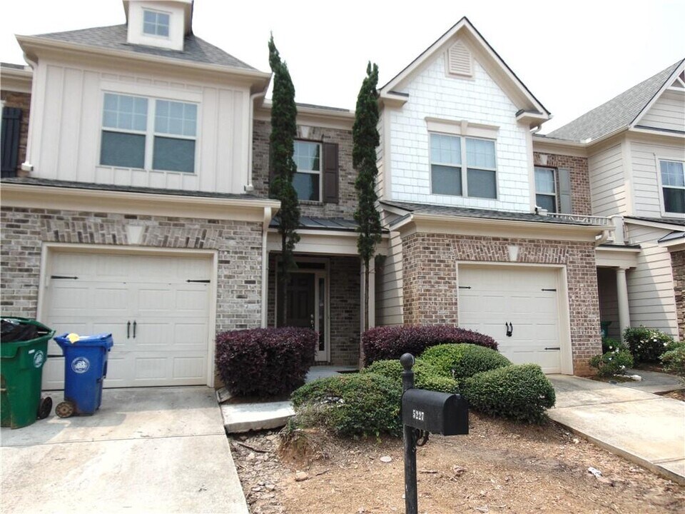 5227 Mill Way in Stone Mountain, GA - Building Photo