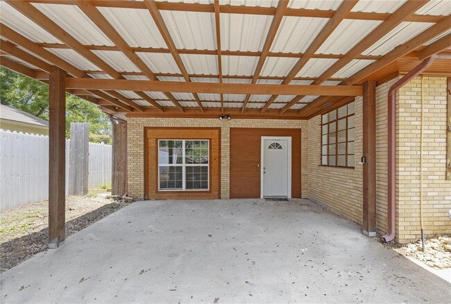 705 Burch St in Brenham, TX - Building Photo - Building Photo