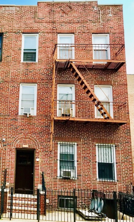 2325 28th Ave in Astoria, NY - Building Photo