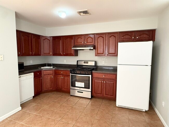 212 New York Ave in Jersey City, NJ - Building Photo - Building Photo
