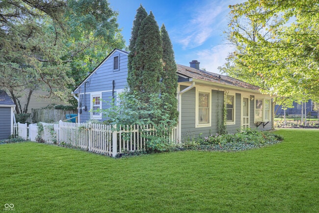 750 W Hawthorne St in Zionsville, IN - Building Photo - Building Photo