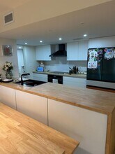 210 Sea View Dr, Unit 608 in Key Biscayne, FL - Building Photo - Building Photo