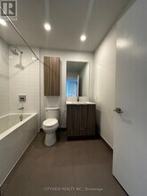430-2430 Square One Dr in Mississauga, ON - Building Photo - Building Photo