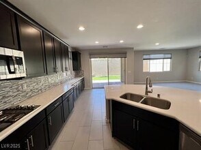 10043 Desert Bighorn Ct in Las Vegas, NV - Building Photo - Building Photo