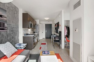 179 W Superior St in Chicago, IL - Building Photo