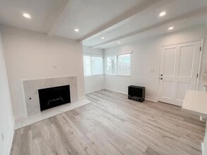 122 El Porto St in Manhattan Beach, CA - Building Photo - Building Photo