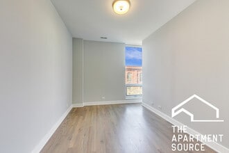 2348 N Lister Ave, Unit 209 in Chicago, IL - Building Photo - Building Photo