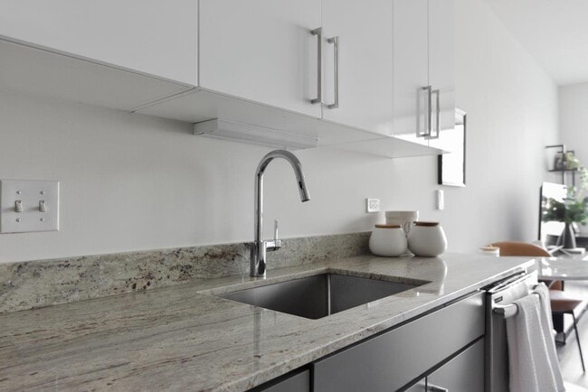 Noca Blu Apartment Homes in Chicago, IL - Foto de edificio - Building Photo