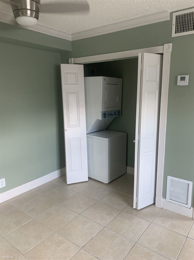 306 E Ocean Ave-Unit -Apt 104 in Boynton Beach, FL - Building Photo - Building Photo