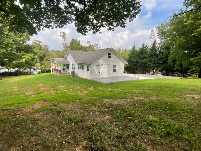 1925 Rogers Rd in Morristown, TN - Building Photo - Building Photo