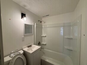 634 W 14th Ave in Hutchinson, KS - Building Photo - Building Photo