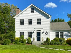 251 Meadows W in Bridgehampton, NY - Building Photo