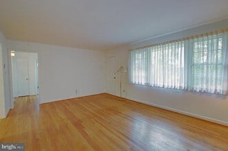 3605 Dundee Driveway in Chevy Chase, MD - Foto de edificio - Building Photo