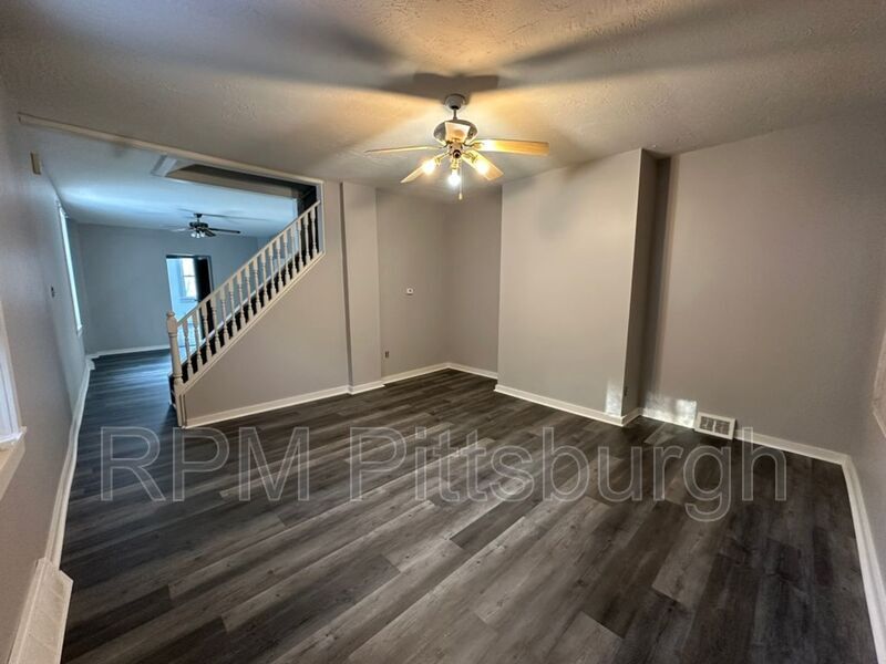 128 Earl St in Pittsburgh, PA - Building Photo
