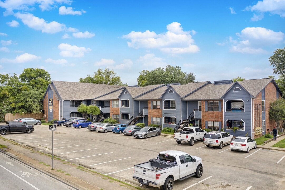 Bent Tree Apartments in Denton, TX - Building Photo