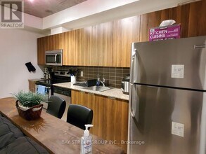 400 Wellington St W in Toronto, ON - Building Photo - Building Photo