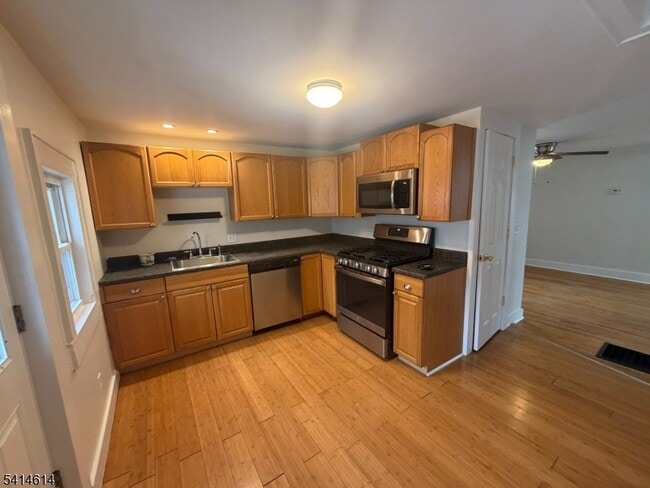 28 Hussa Pl in Denville, NJ - Building Photo - Building Photo