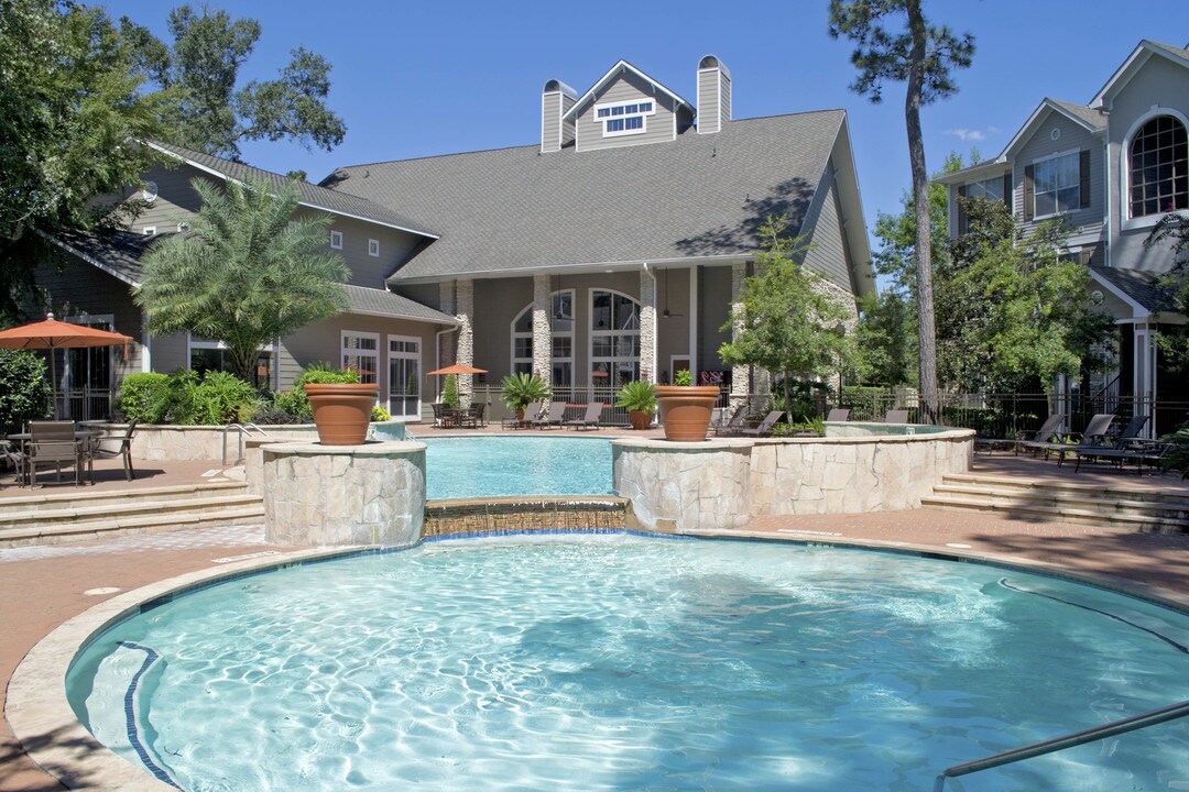 Whispering Pines Ranch in The Woodlands, TX - Foto de edificio