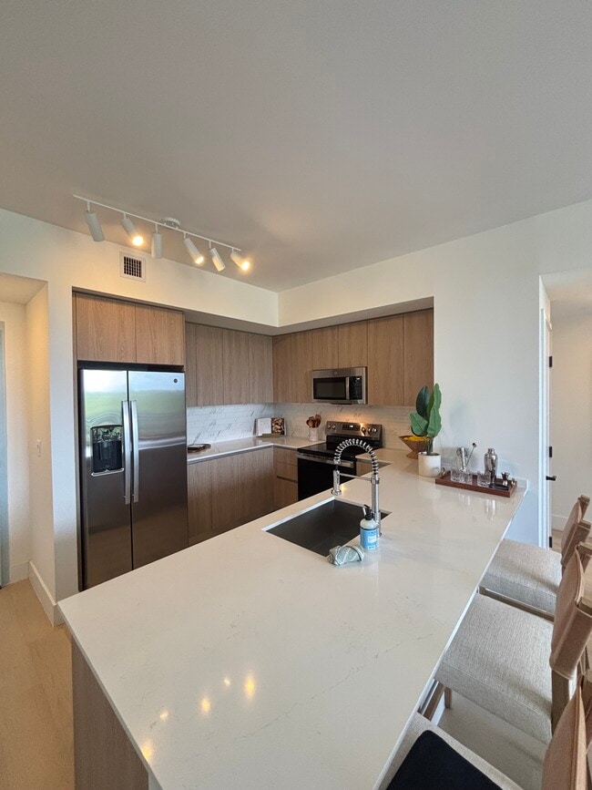 2445 NE 183rd St in Miami, FL - Building Photo - Building Photo