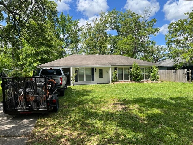 property at 350 E Pecan St